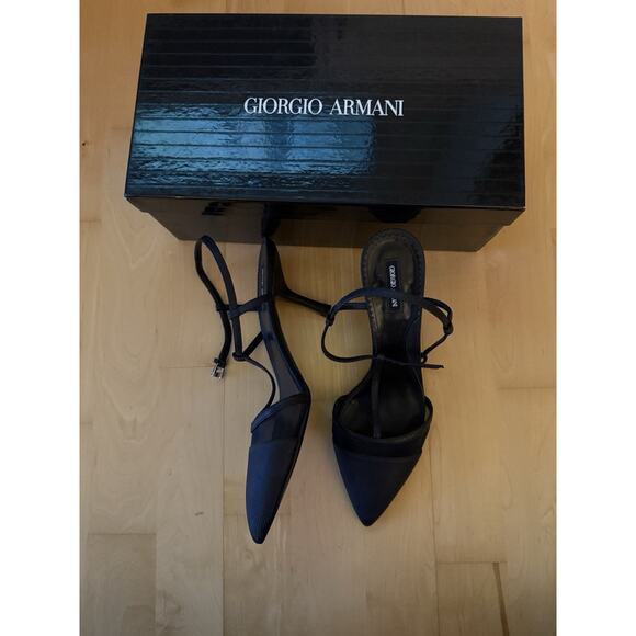 Giorgio Armani Black Leather Point Kitten Heels XAG91 WORN ONCE 38 - Picture 2 of 5